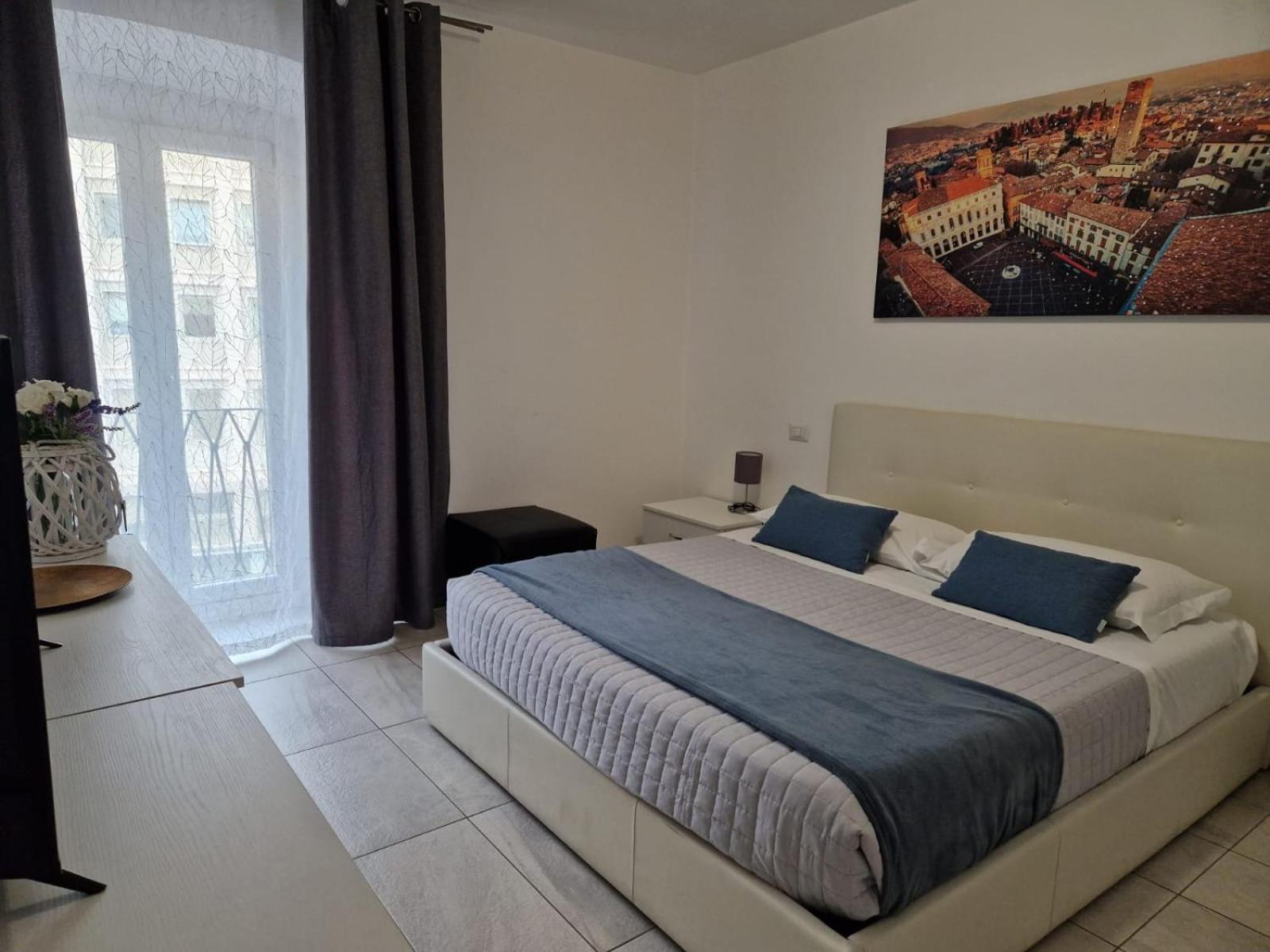 Bgy Central Apartments Бергамо Номер фото