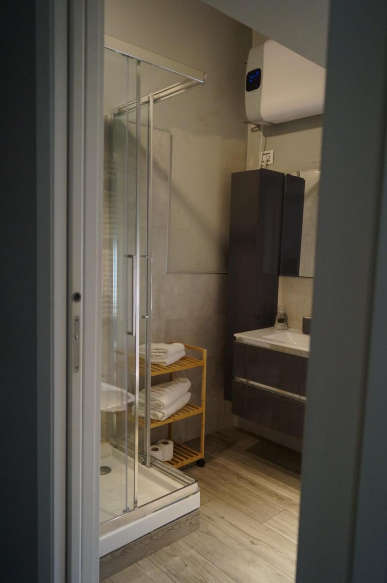 Bgy Central Apartments Бергамо Номер фото