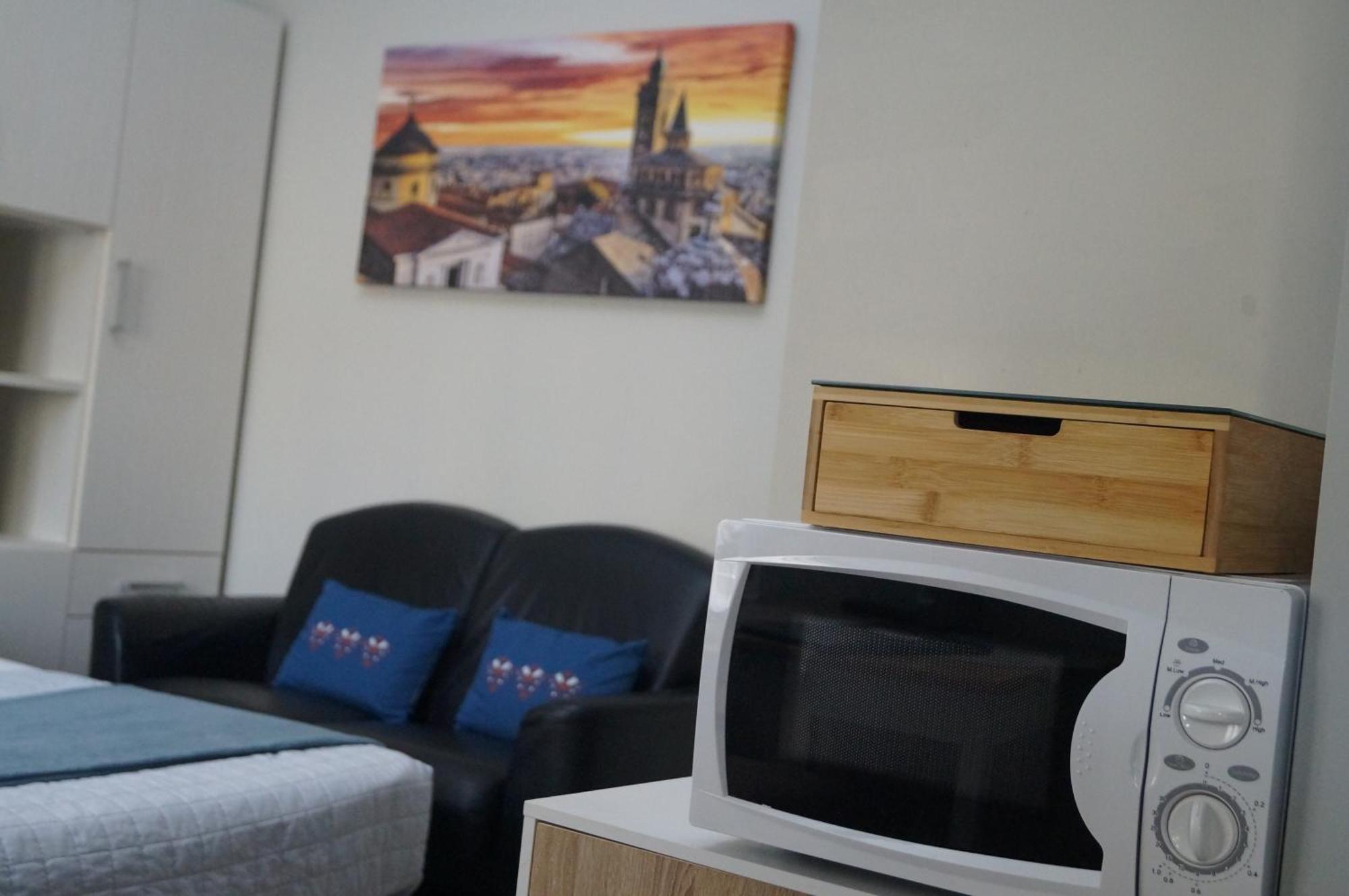 Bgy Central Apartments Бергамо Номер фото